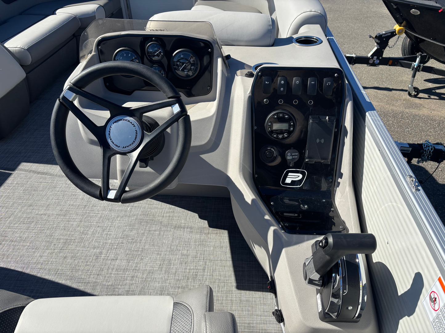 For Sale! “Used” 2025 Vectra 21L Tri-Toon w/115 CT Pro XS & Tandem Trailer!